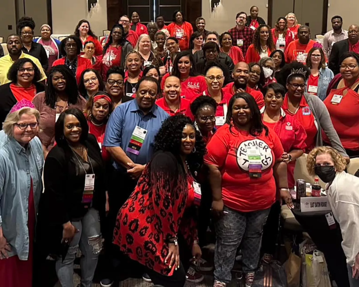 LAE members smile and pose with LAE officers in the middle. Many local presidents are in the picture. Many people in the picture are wearing red.